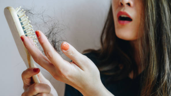 Combatti la caduta dei capelli con Bioscalin